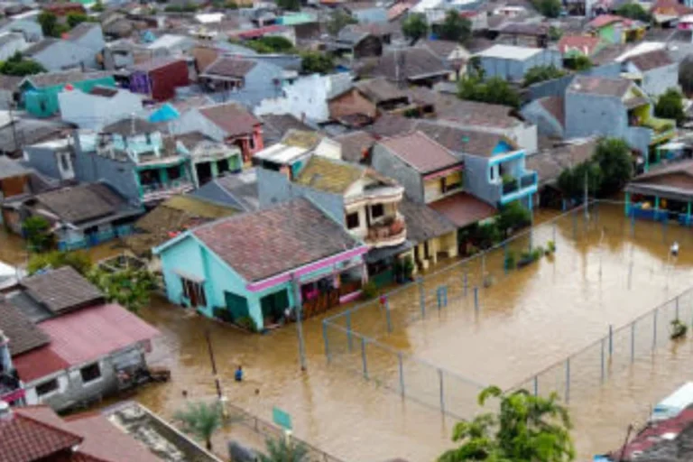 Banjir_Jakarta-2025_03_04-10_48_16_c2581c1d20e07a034788a0f6847576e6_960x640_thumb